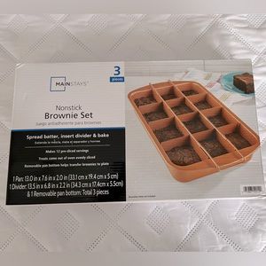 Brand new in box Mainstays non-stick brownie pan